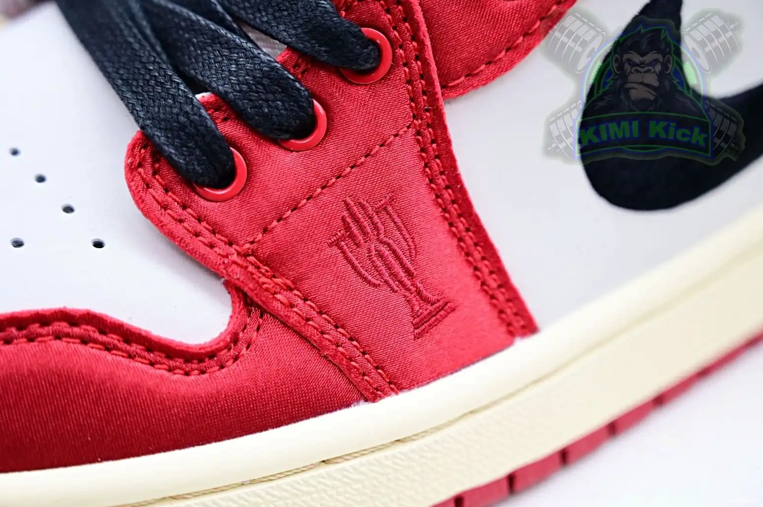 Jordan Room OG Kimikick x 1 Air Trophy Jordan Low “Away” 0701